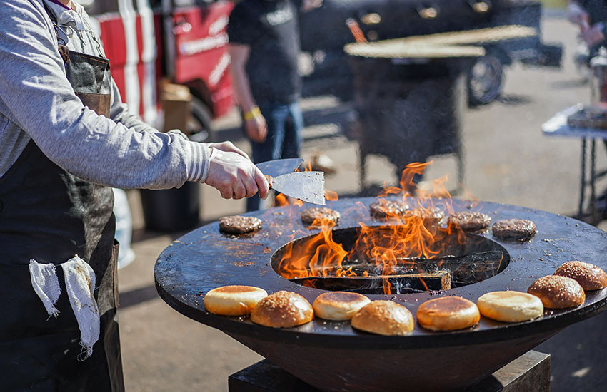Glory-BBQ-Burger-Service-850x550